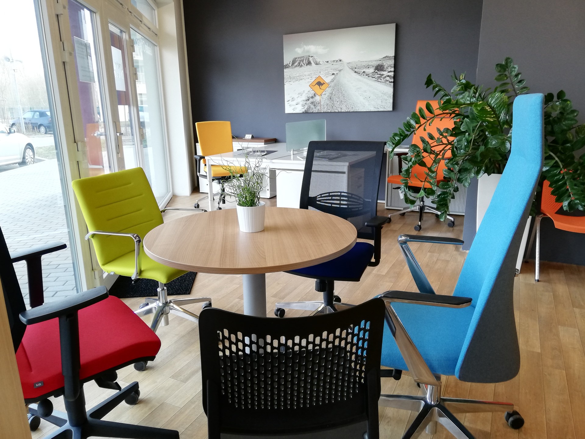 LeaderOffice showroom 2